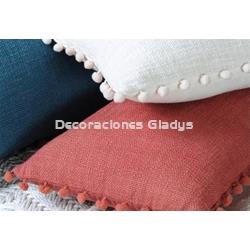 COJIN RUSTICO STOF POMPONES - Imagen 2